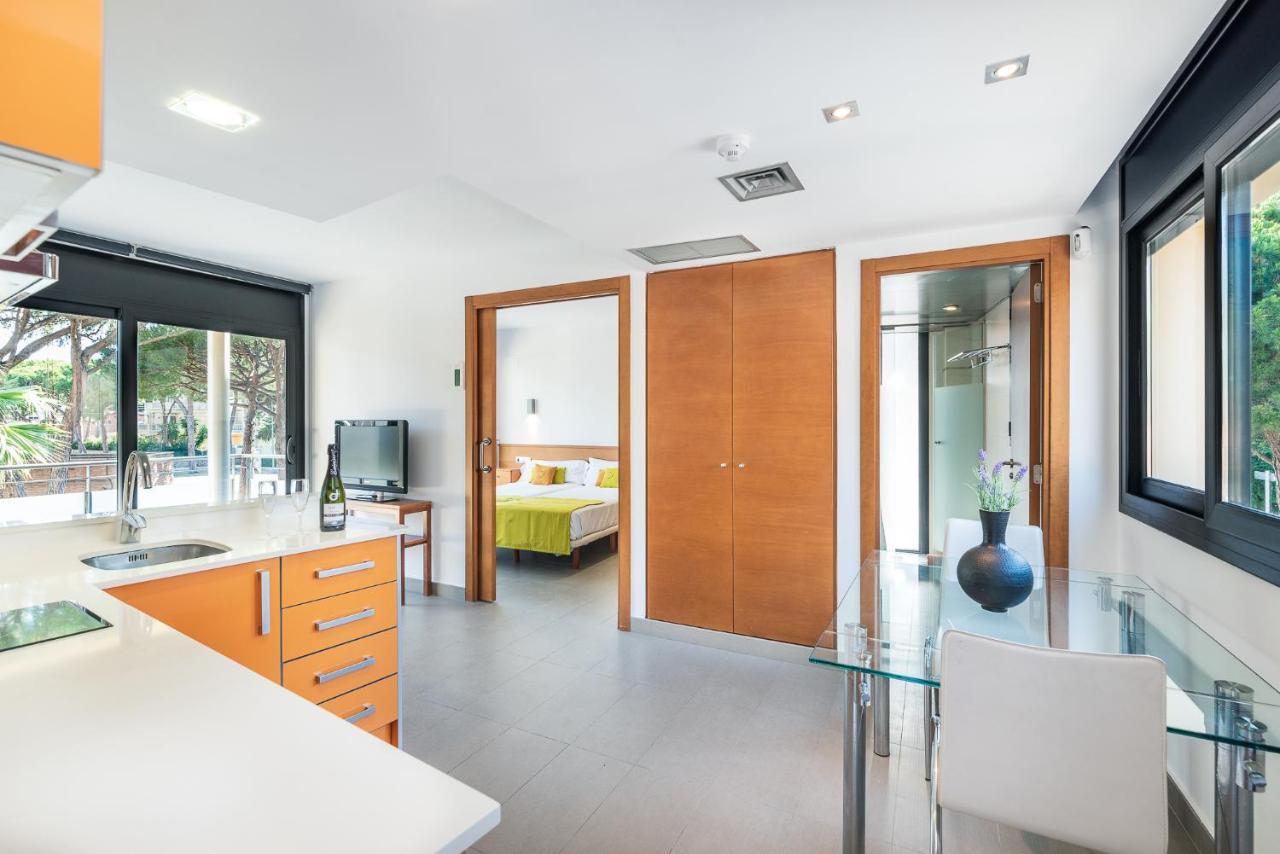 Aparthotel Las Palmeras 卡斯特尔德费尔斯 外观 照片