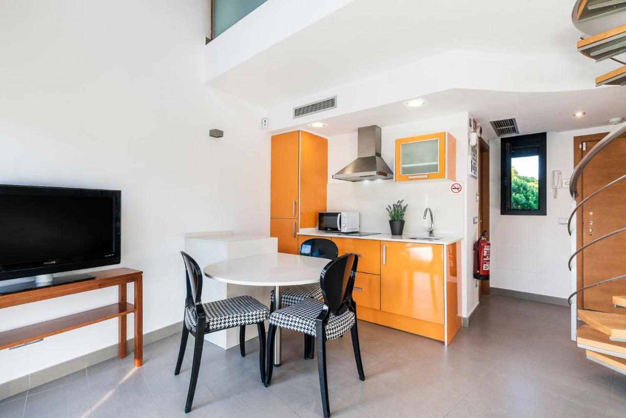 Aparthotel Las Palmeras 卡斯特尔德费尔斯 外观 照片