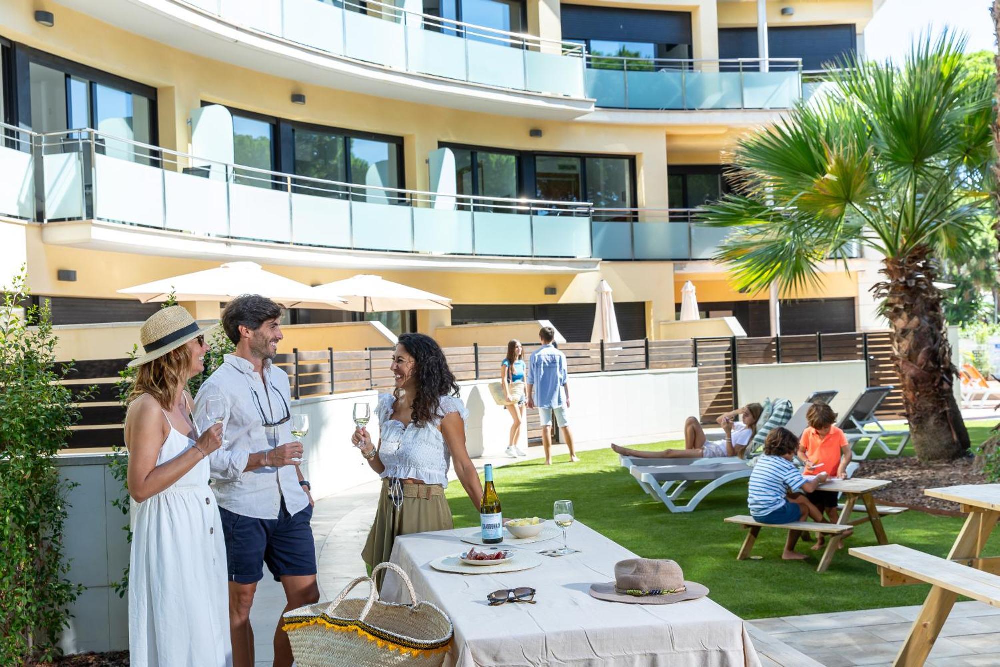 Aparthotel Las Palmeras 卡斯特尔德费尔斯 外观 照片